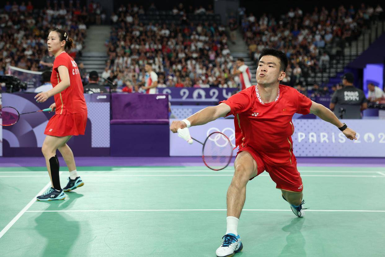 爱游戏在线-马来西亚队横扫中国队，郑思维点燃赛场