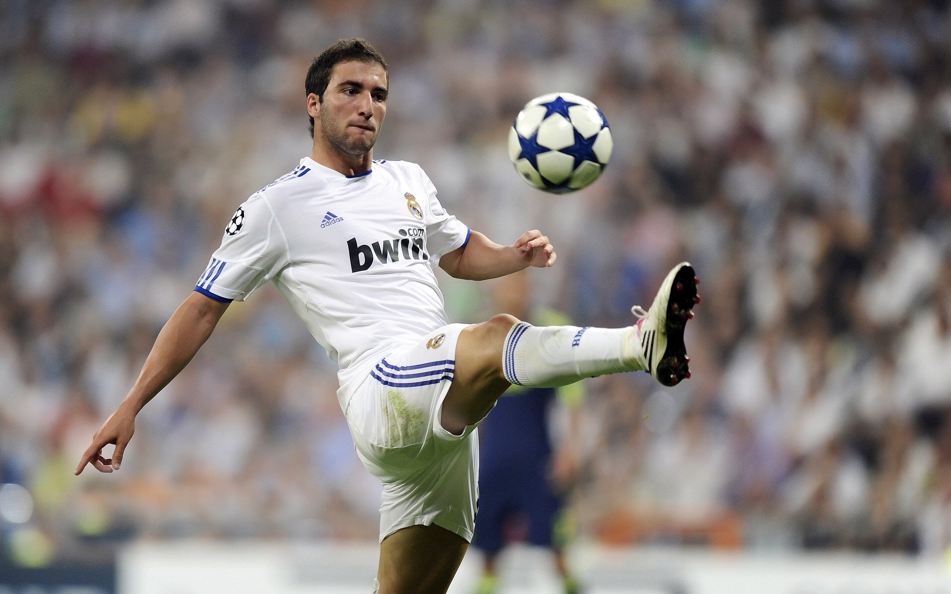 爱游戏下载-拉亚神扑定江山，莱比锡门神如何用双手扼住德甲冠军的咽喉？